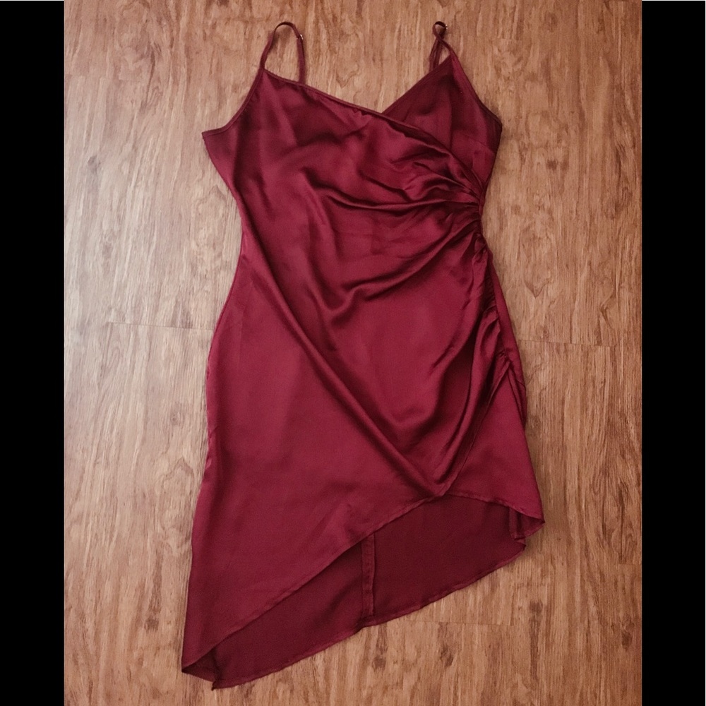 ✨ PRETTYLITTLETHING Burgundy Dress